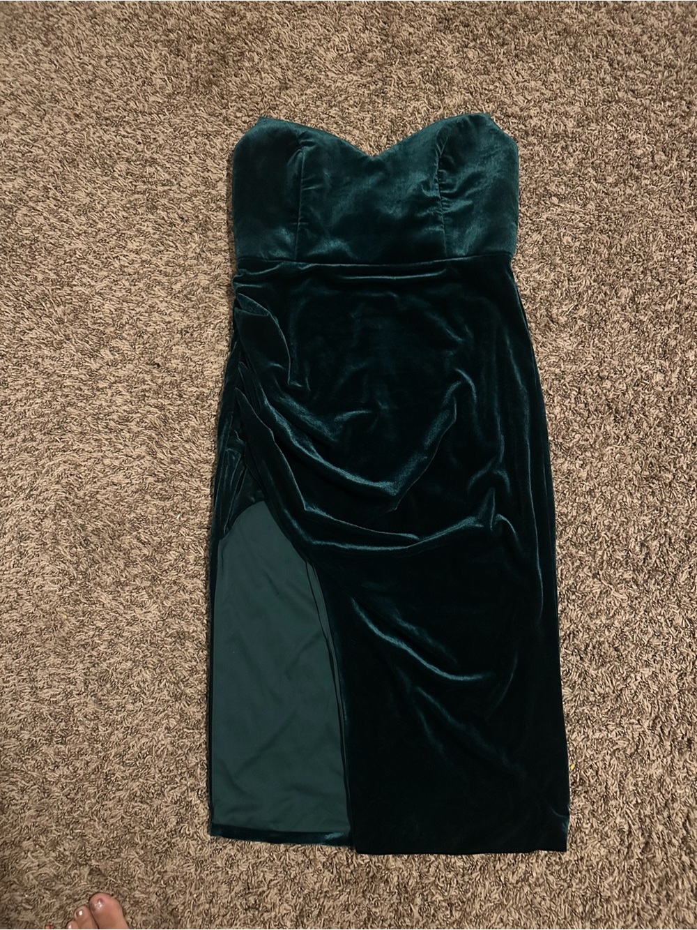 Fashion Nova Strapless Velvet Midi Dress in Teal Green